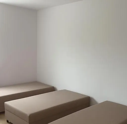 Chrzanowskiego Hostel *